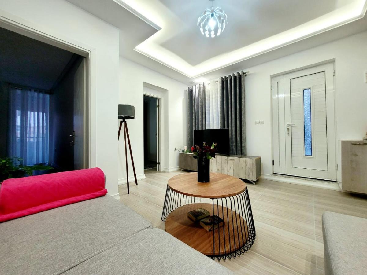 Anis Apartments Sarandë Exteriör bild